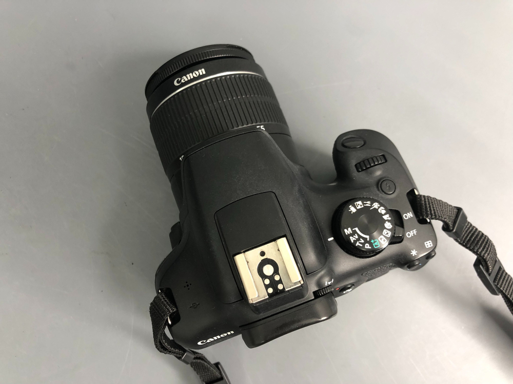 Canon 1300D kit 18-55mm III