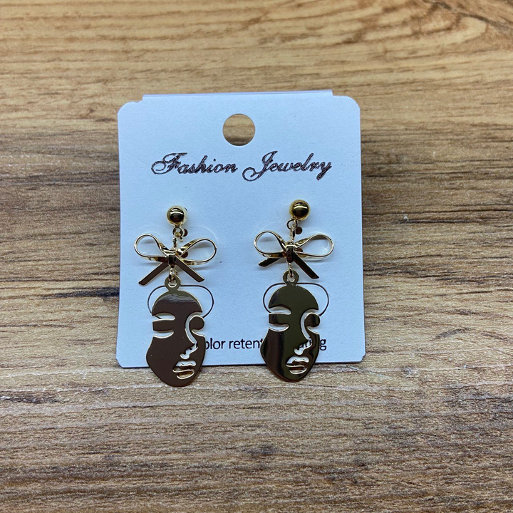 Серьги-гвоздики Лик девы безмятежность бант металл золотистый 3 см