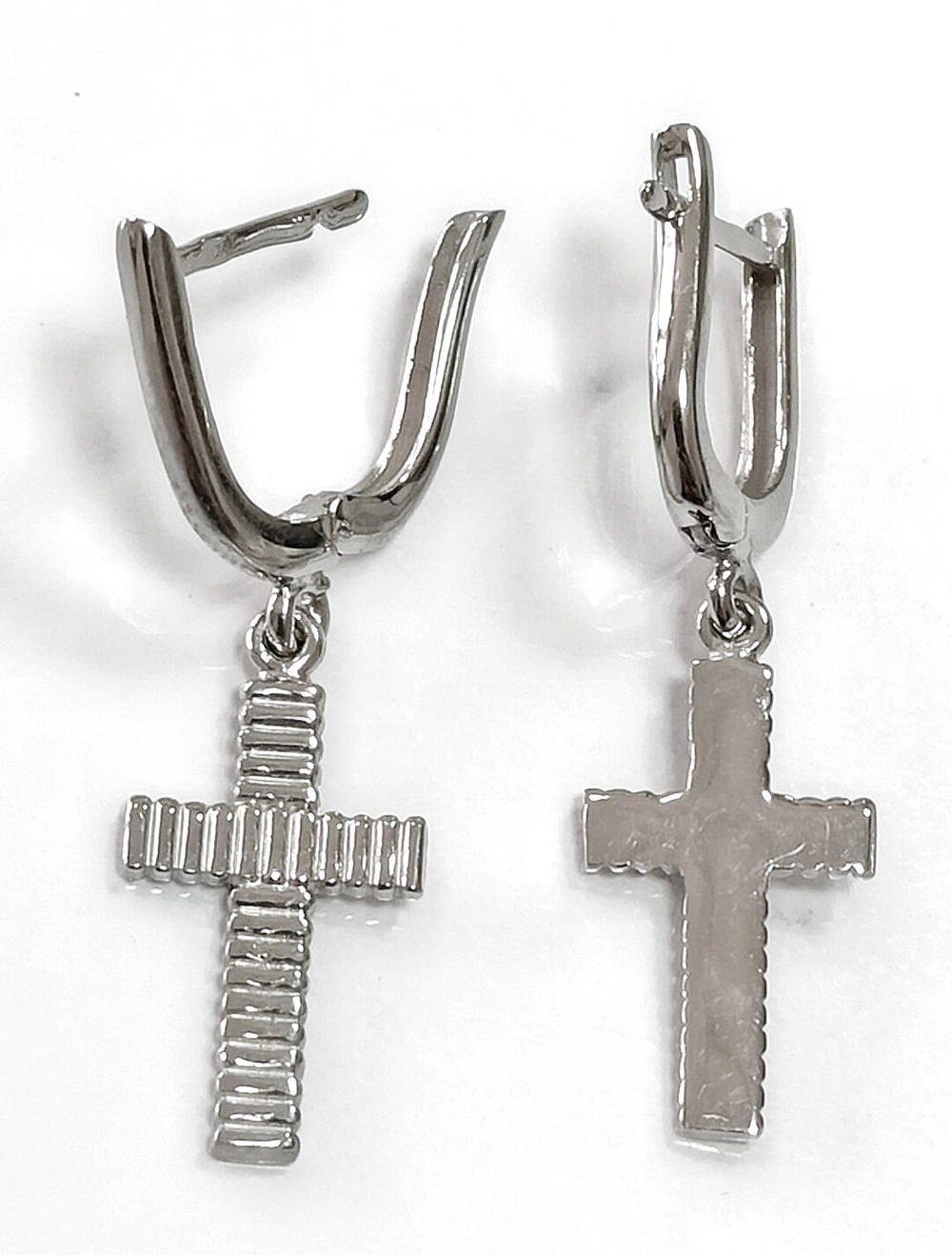 Ювелирные серьги из серебра