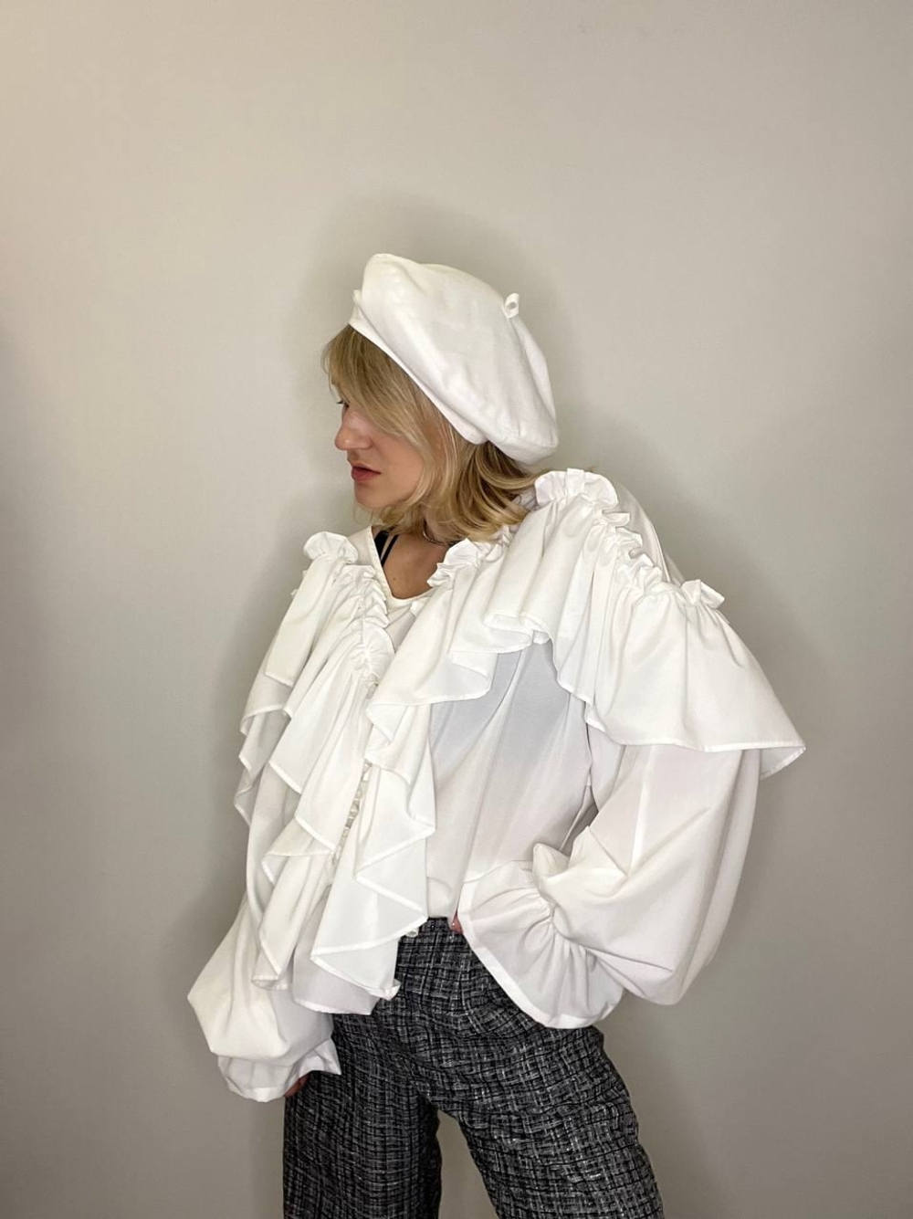 Берет джинса белый