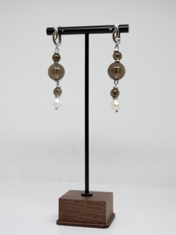 Серьги из раух-топаза и жемчуга