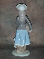 Статуэтка. Фарфор. Девочка с куклой и портфелем. Lladro. Испания