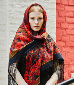 Платок из уплотненной шерстяной ткани