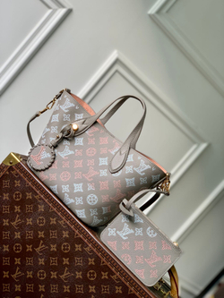 Louis Vuitton Blossom PM