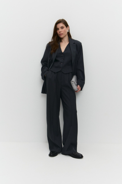 Жилет приталенный