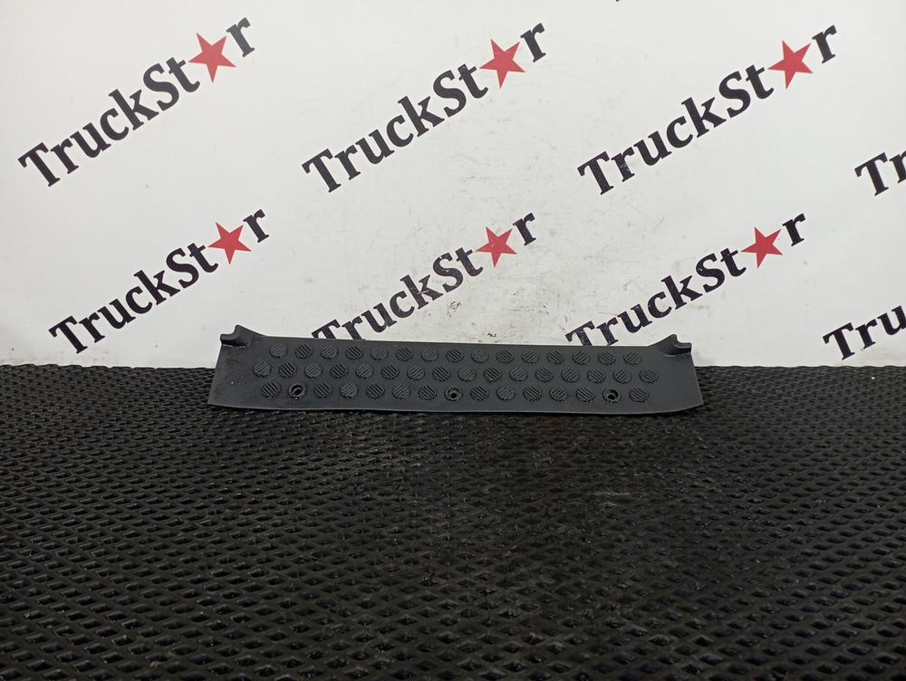 Накладка порога правого