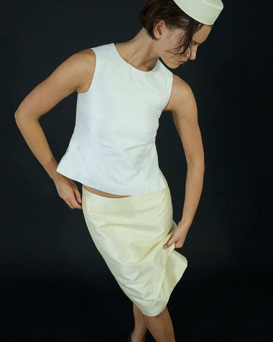 Топ Almas молочный