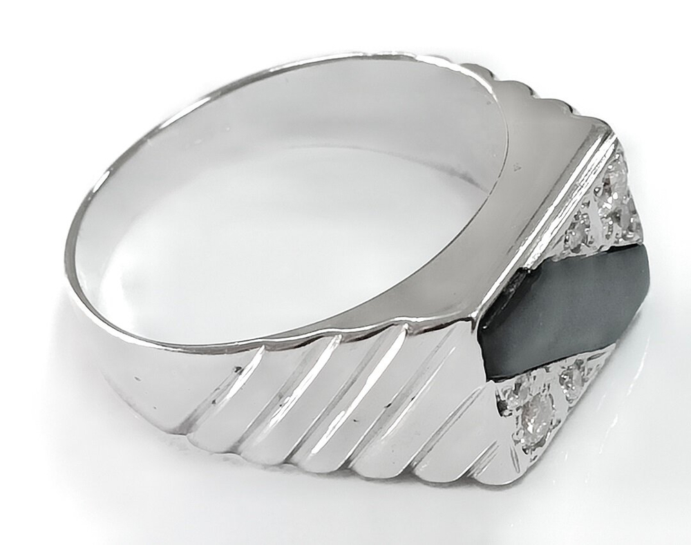 Ювелирное кольцо из серебра мужское с ониксом