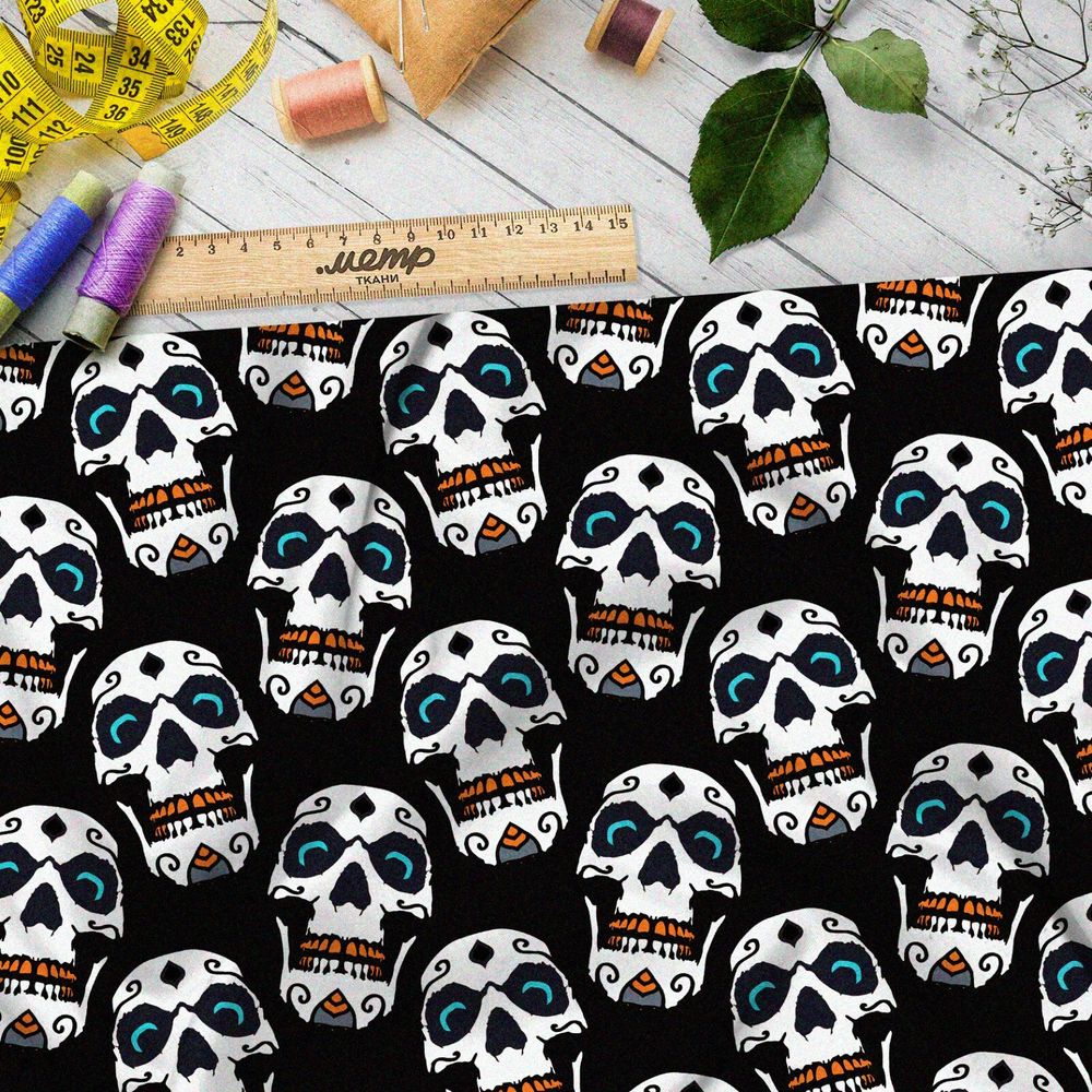 Ткань флис сахарные черепа на чёрном фоне