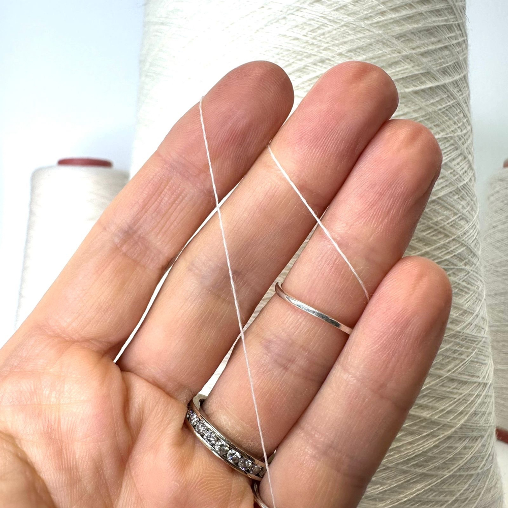 ATELIER - E.Miroglio; 70% меринос, 30% тенсель; 1500м/100гр; col. V55, цвет: молочный; S502