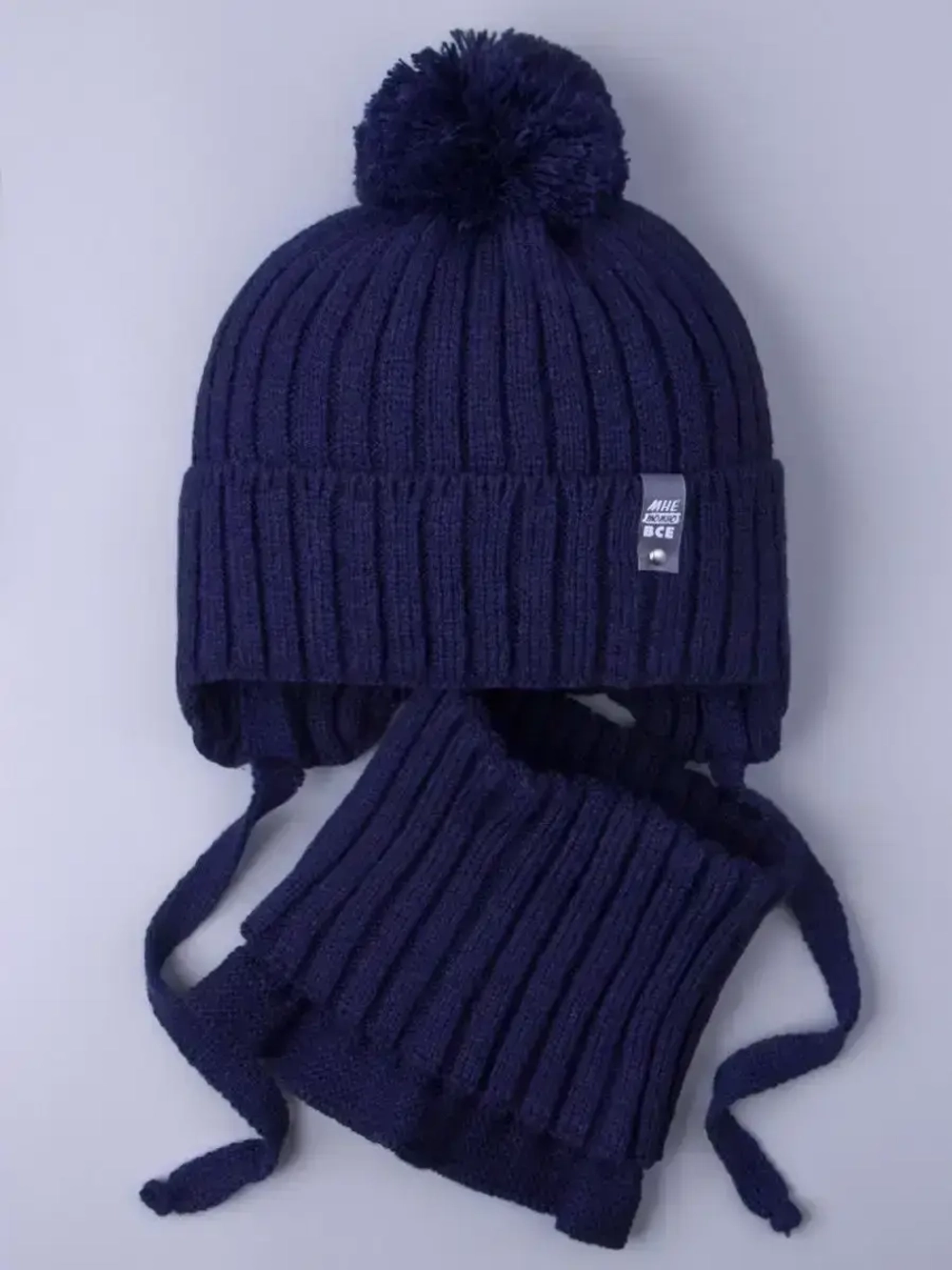 Шапка осенняя детская на завязках и снуд