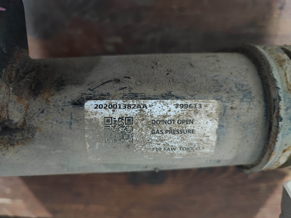 Амортизатор передний правый Exeed VX 21-нв Б/У Оригинал 202001539AA