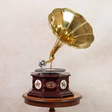 Граммофон с всадниками