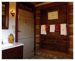 Кухня и ванная в деревянном доме