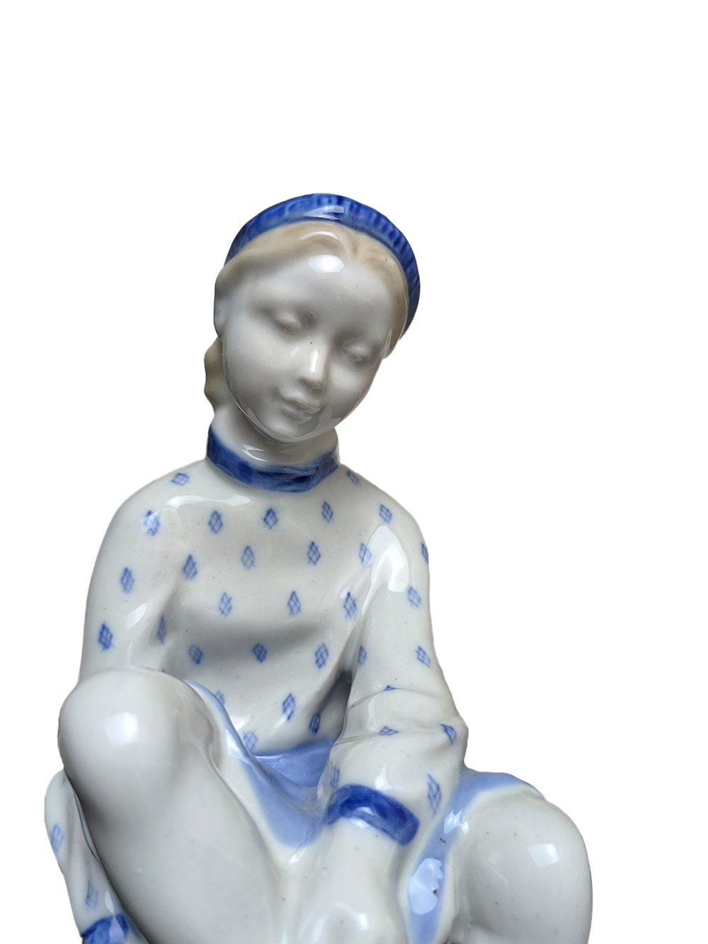 Фарфоровая статуэтка "Конькобежка" Гжель