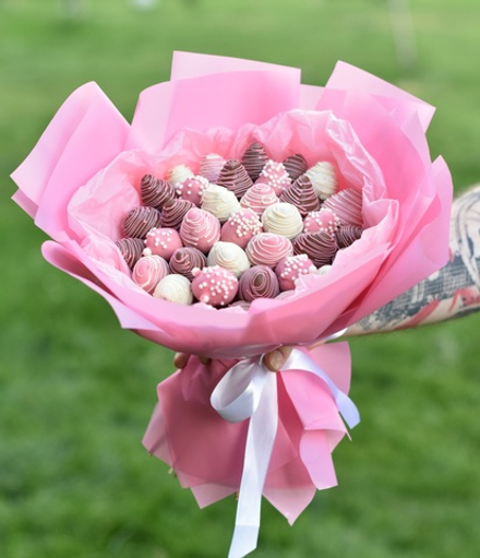Букет из клубники в шоколаде «Pink happiness»