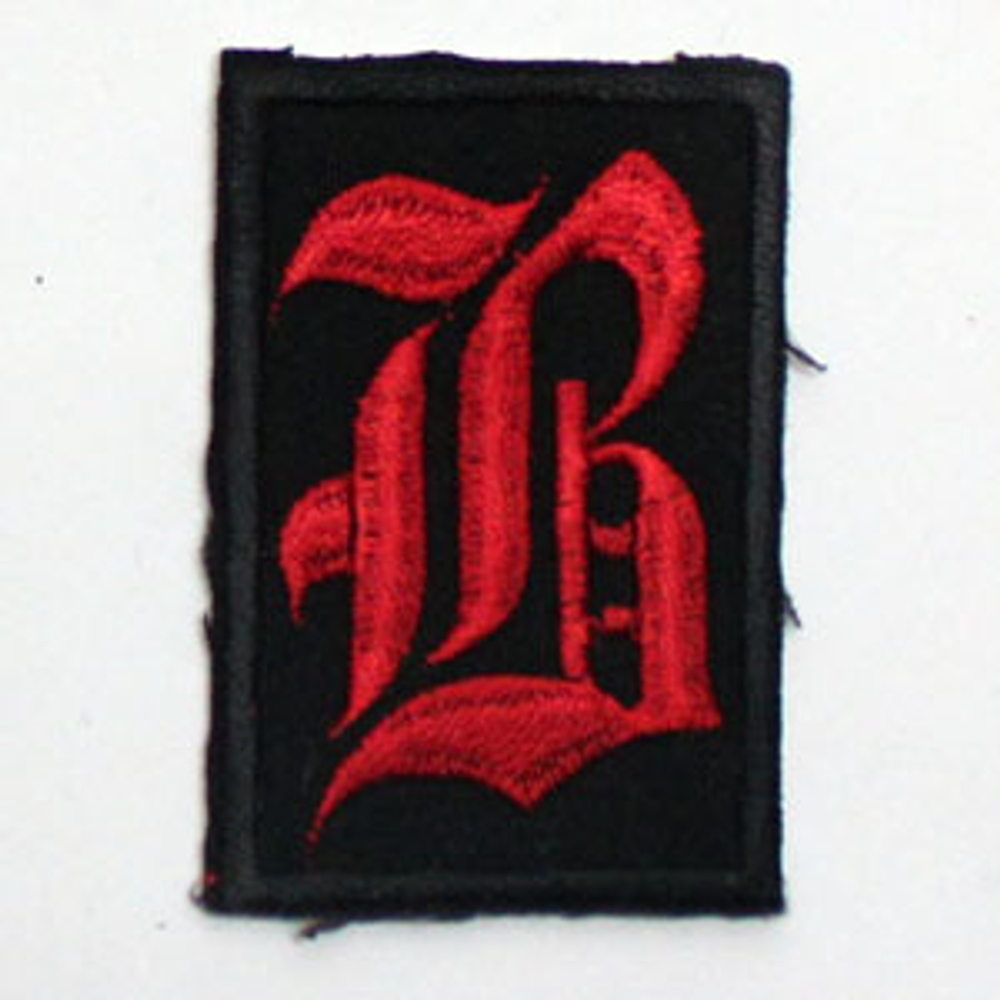 Нашивка буква "B" (красная)