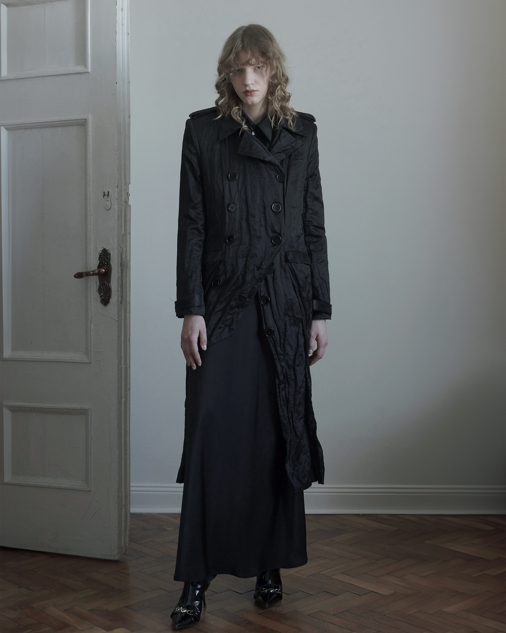 "Oil" deconstructed tailcoat-trench / Тренч