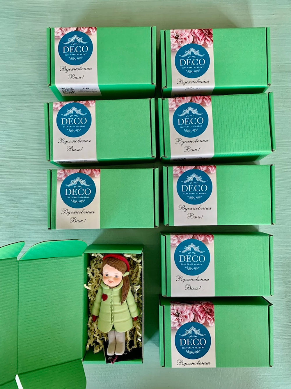 Ёлочная игрушка Мальчик-пупсик с зелеными глазами в зеленом пуховичке.