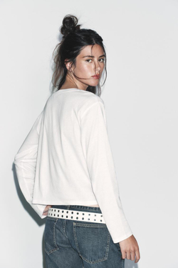 ZARA ФУТБОЛКА С ВЫРЕЗОМ «ЛОДОЧКА» И ДЛИННЫМИ РУКАВАМИ, БЕЛЫЙ