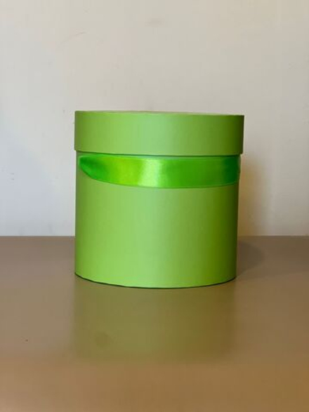 Шляпная коробка эконом 14 см . Цвет; Зеленый . Розница 350 рублей .