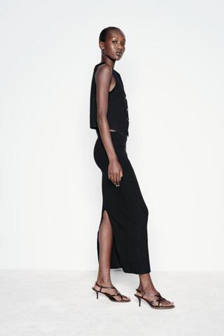 ZARA ЖИЛЕТ ИЗ ЭЛАСТИЧНОГО ТРИКОТАЖА С ПУГОВИЦАМИ, ЧЕРНЫЙ