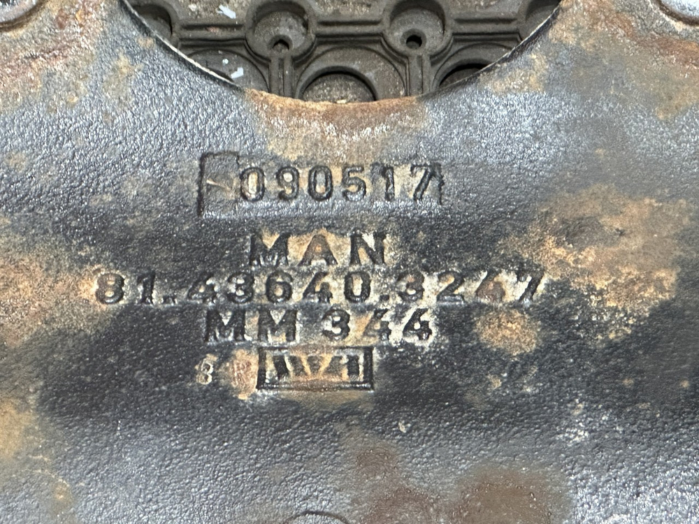 Кронштейн переднего амортизатора левый