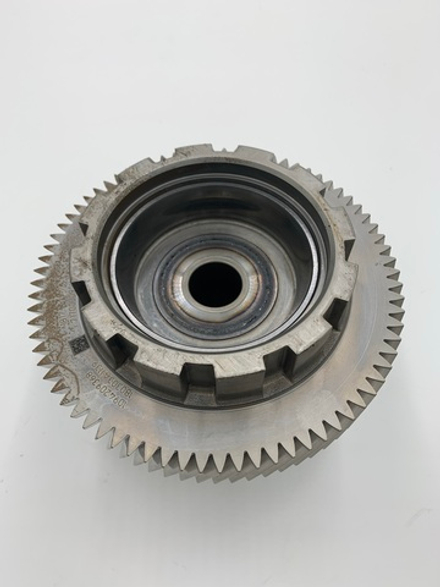 Вал промежуточный ZF 9HP48 948TE 04800943AA главной пары с шестернями привода (ведомой шестернёй на 76T D169.50 mm и ведущей шестерней на 22T D75 mm.)