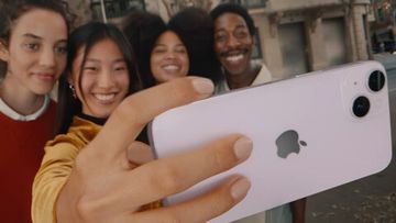 Apple iPhone 14 vs Apple iPhone 14 Plus vs Apple iPhone 13 - Сравнение производительности процессора, характеристик камеры и экрана, цветов и дизайна.