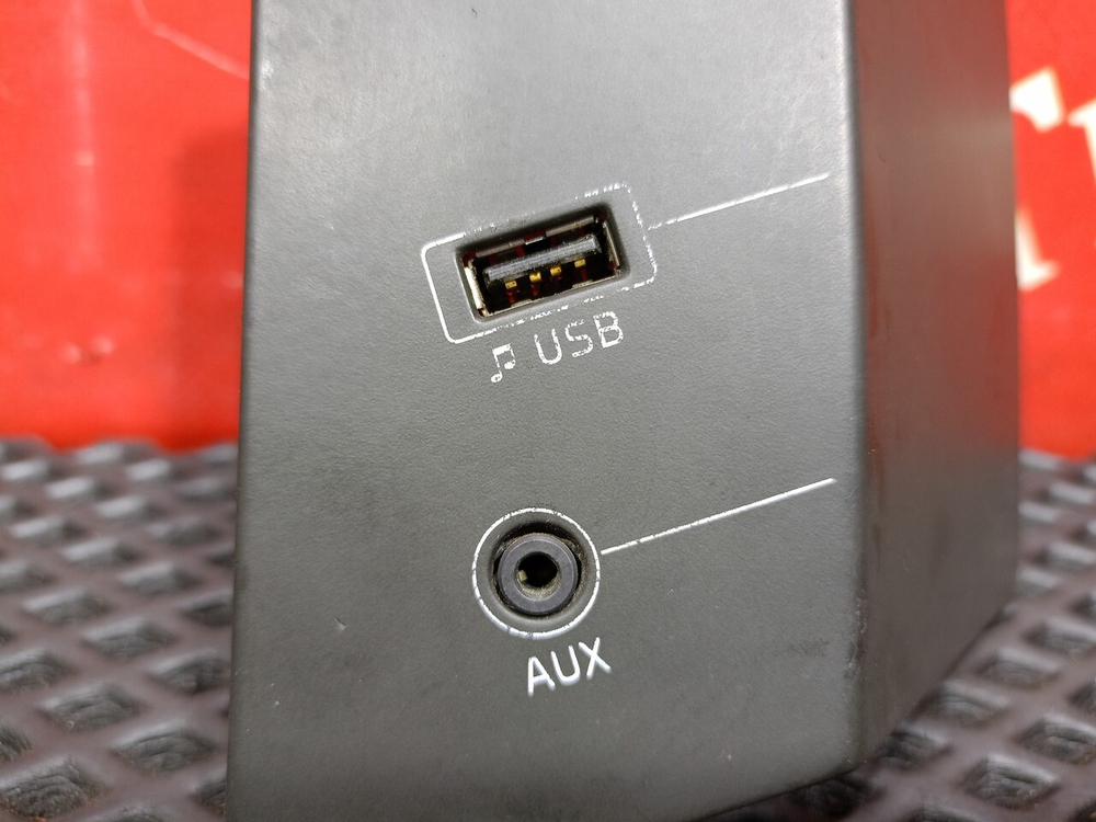 Накладка торпедо USB / AUX