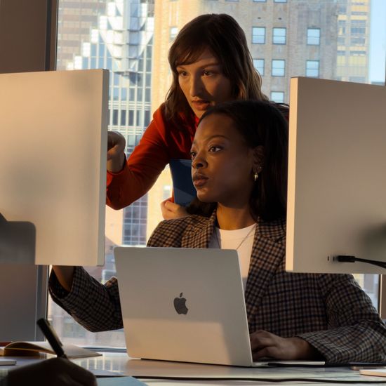 Монитор Apple Studio Display 5K 27" (2026), стандартное стекло, подставка с регулируемыми высотой и наклоном