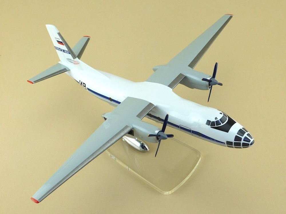 Модель самолета Ан-30 (М1:72, Открытое небо)