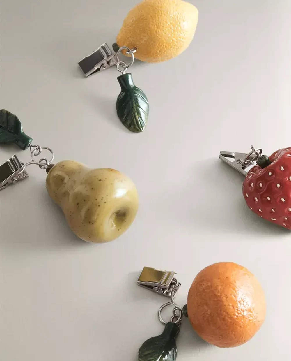 ZARA HOME ПРИЩЕПКИ ДЛЯ СКАТЕРТИ (НАБОР ИЗ 4 ШТ.), ЖЕЛТЫЙ