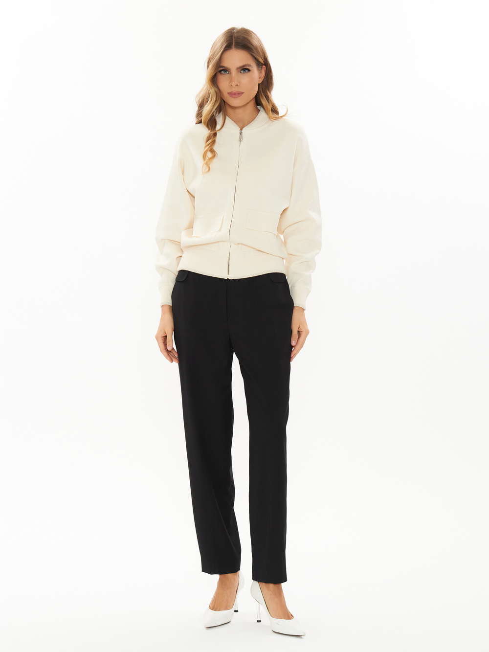 Женская трикотажная кофта молочная на молнии