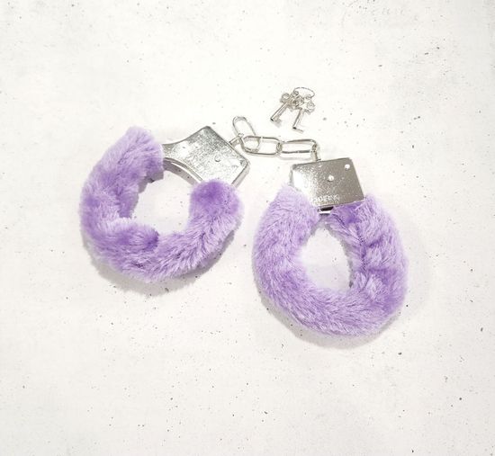 Наручники меховые, сиреневые