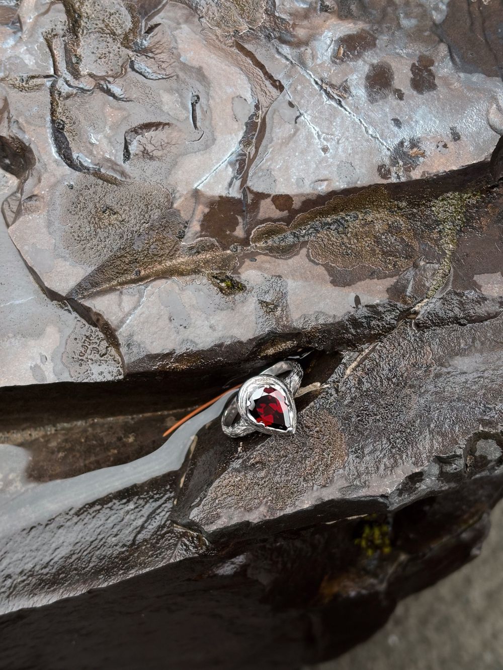 Кольцо Crystal Drop с гранатом