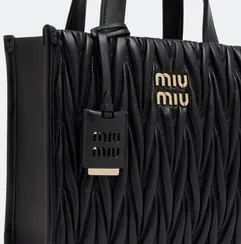 Сумка MIU MIU matelassé из кожи наппа, чёрный
