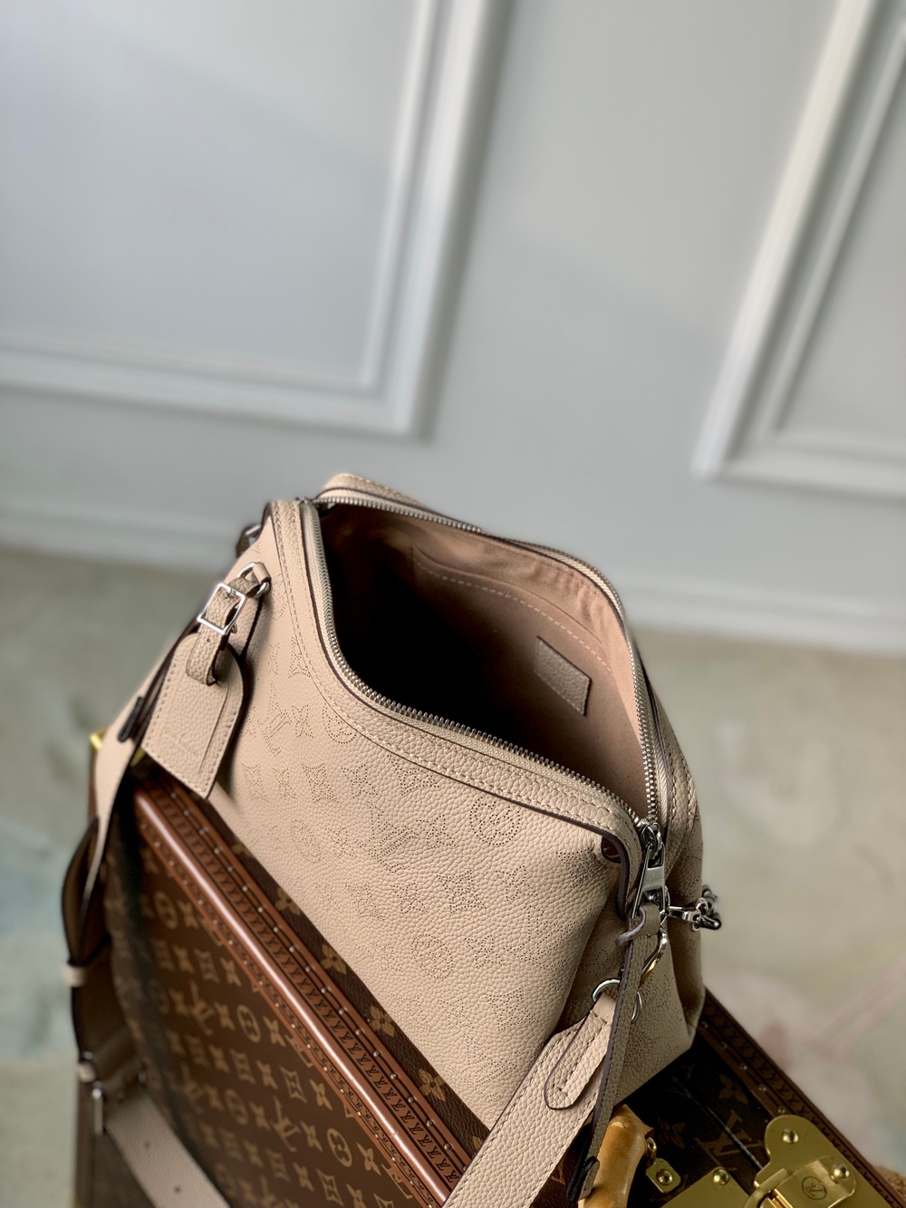 Louis Vuitton Hand It All PM