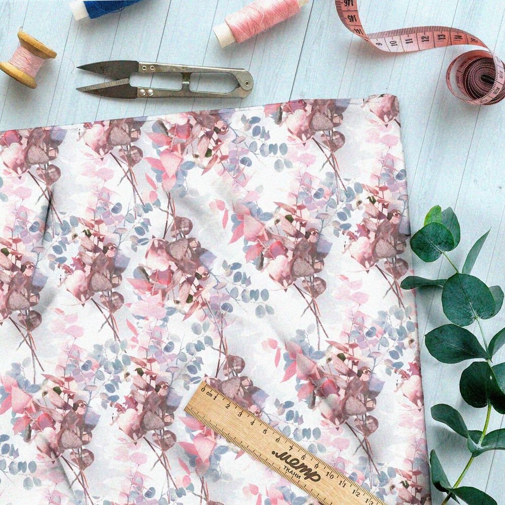 Ткань атлас цветущие ветви вишни на белом фоне