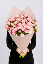 Букет из розово-кремовых кустовых роз