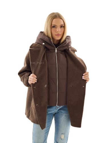 Шоколадное двубортное пальто с манишкой