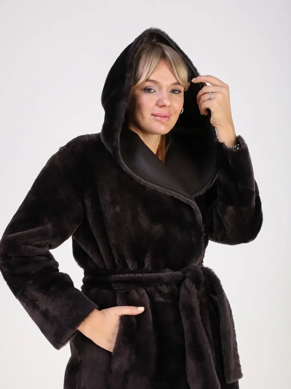 Дубленка зимняя шуба натуральная с капюшоном двухсторонняя