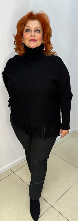 Черный свитер с бахромой