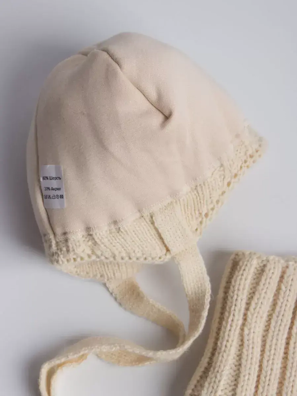 Шапка детская вязаная с помпонами и снуд