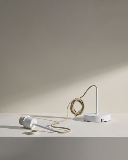 Основание металлического светильника Fluvia белого цвета, 150 см