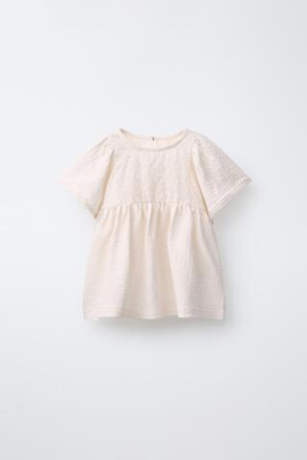 ZARA ТОП ИЗ РЕЛЬЕФНОЙ ТКАНИ С ВЫШИВКОЙ, ЭКРЮ