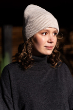 8401 Шапка женская (бежевый)