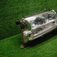Фара левая Toyota Land Cruiser 200 (2015-2021) LED