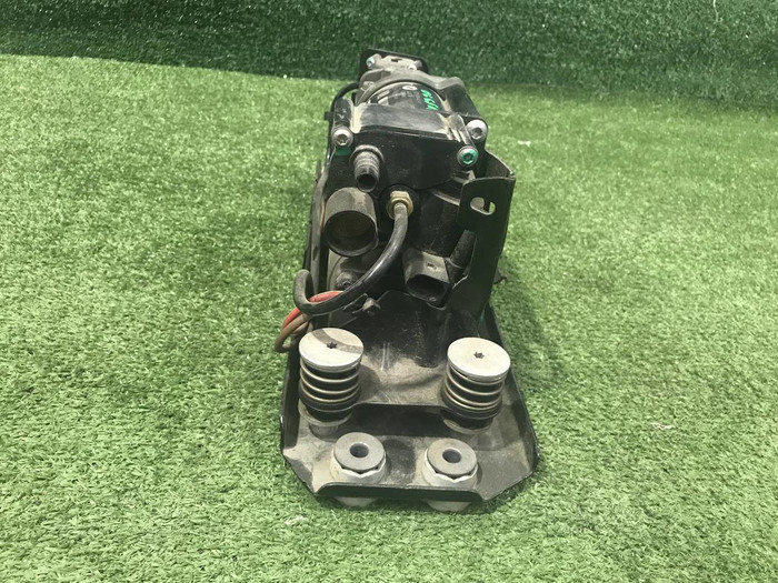 Компрессор пневмоподвески BMW 7er F01, F02 (2008-2015)