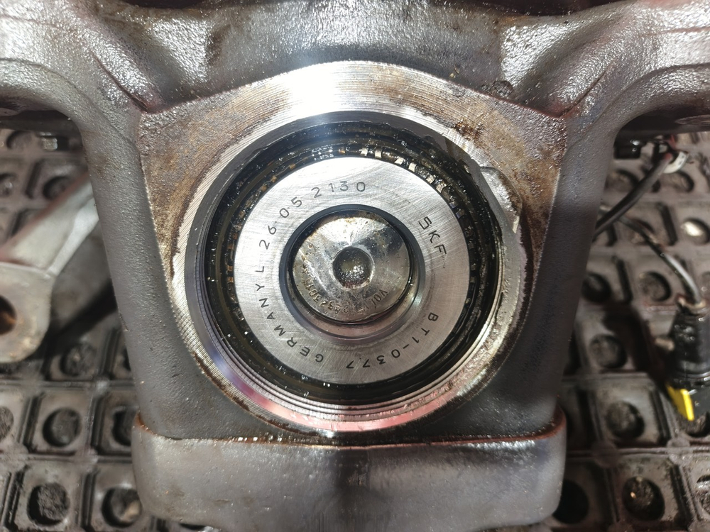 Кулак поворотный левый